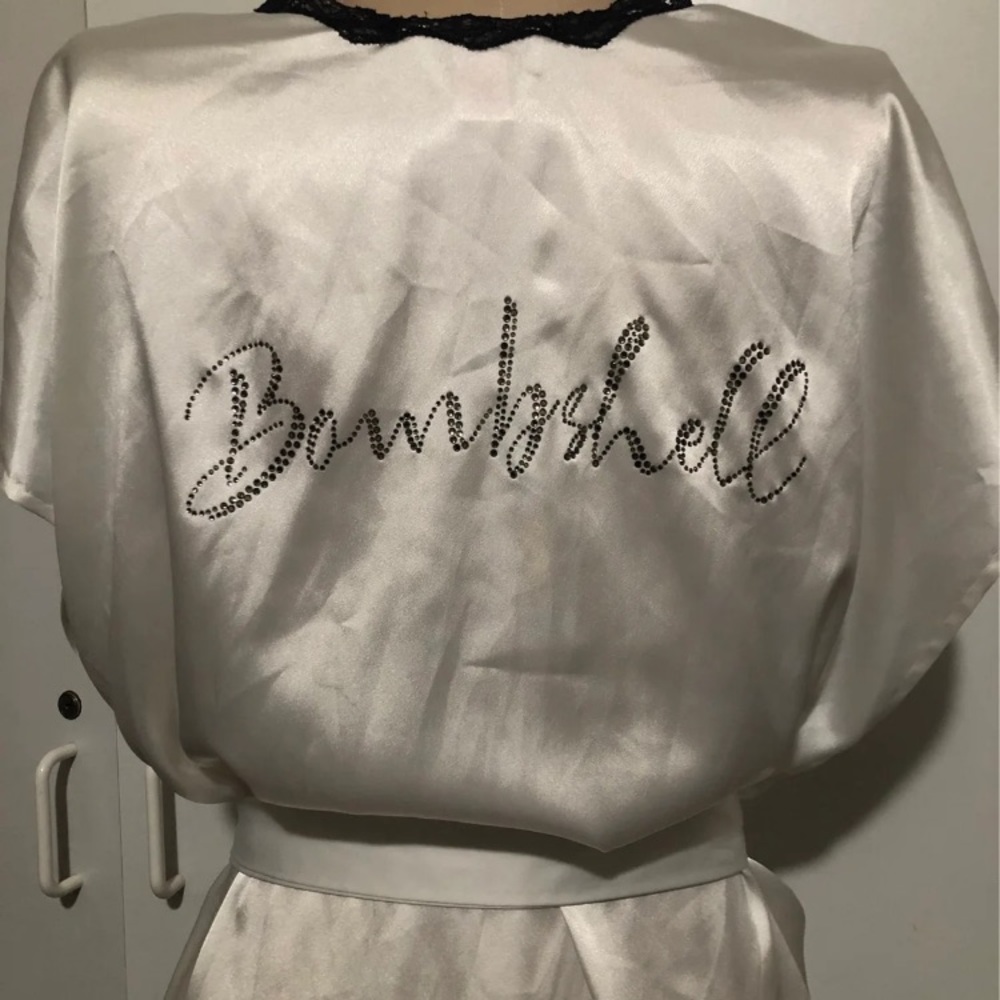 NWOT Victoria’s Secret L Bombshell kimono robe